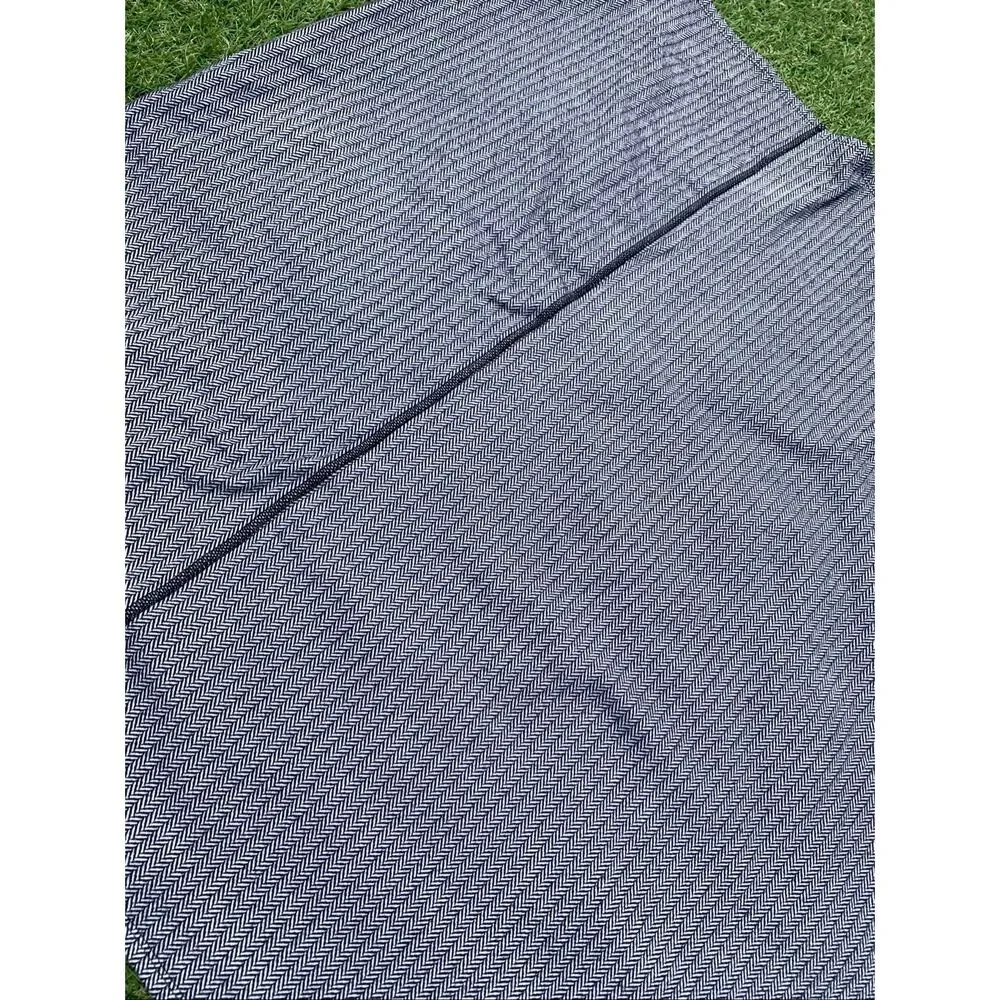 NEW NWOT Lululemon Vinyasa Rulu Black White snap SCARF WRAP SHAWL